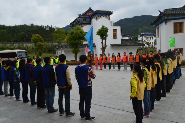 擁抱自然 感悟人生 凝聚團(tuán)隊——東信醫(yī)藥2014年拓展訓(xùn)練及麻城...